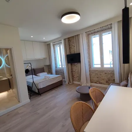 Contessina Freideriki Luxury Apartamento