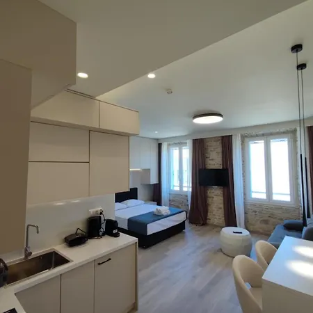 Contessina Freideriki Luxury Apartamento *