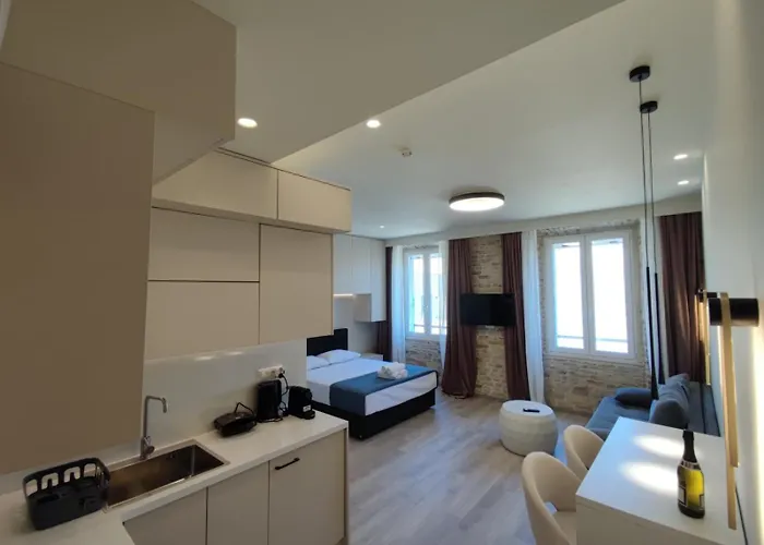Contessina Freideriki Luxury Apartament *